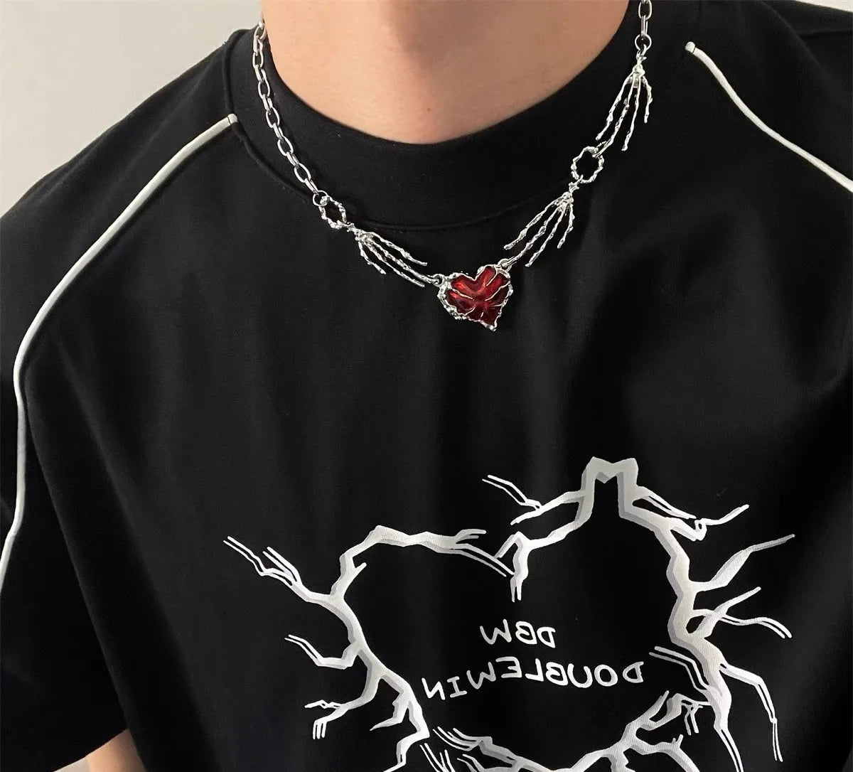 Erkek Gotik Kırmızı Şeftali Rengi Kalp Kolye