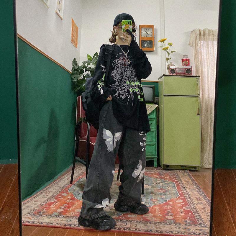 Kelebek ve Yazı Baskılı Kot Pantolon