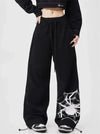 Y2K Wide Leg Örümcek Baskılı Jogger, detay görünüm — Navra Wear