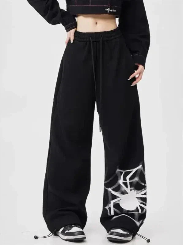 Y2K Wide Leg Örümcek Baskılı Jogger, detay görünüm — Navra Wear