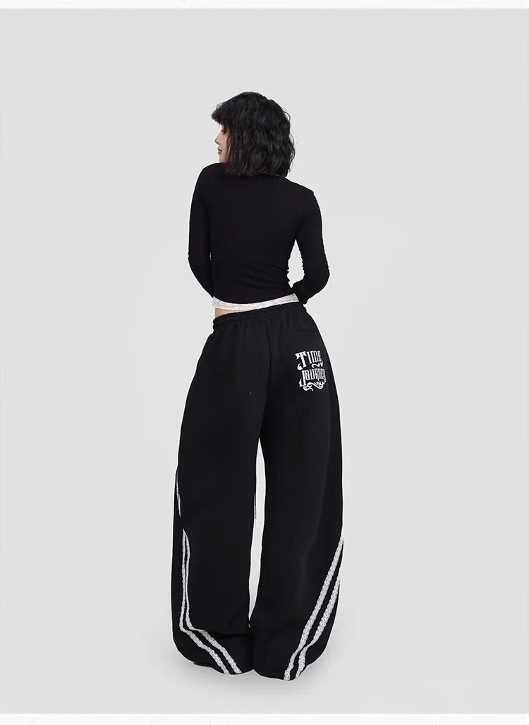 Kavisli Şeritli Geniş Paça Eşofman Altı