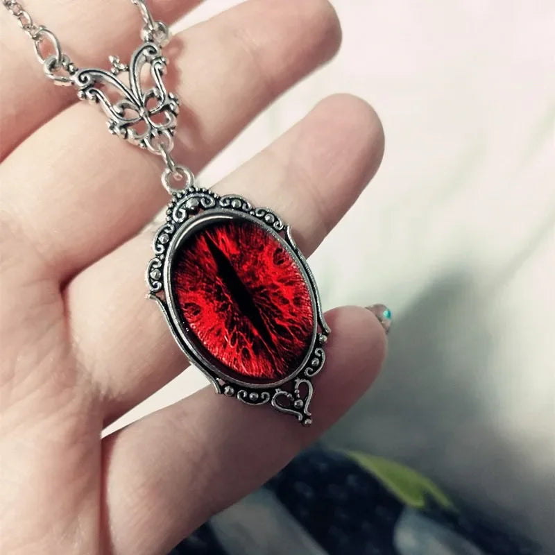 Kan Kırmızı Gotik Kedi Göz Kolye