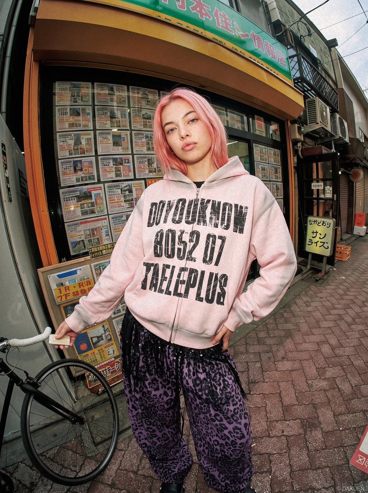 Eskitme Grafik Baskılı Kapüşonlu Fermuarlı Sweatshirt
